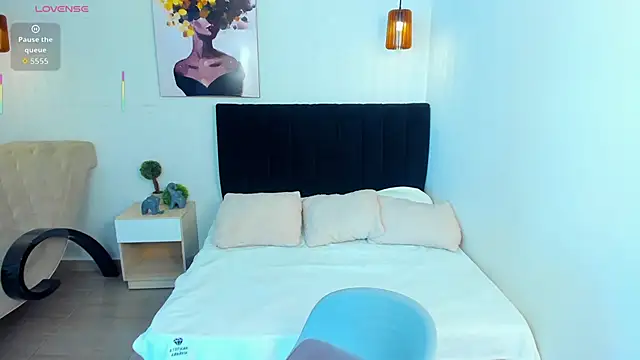 Scarlett  bell online show from 10.03.25