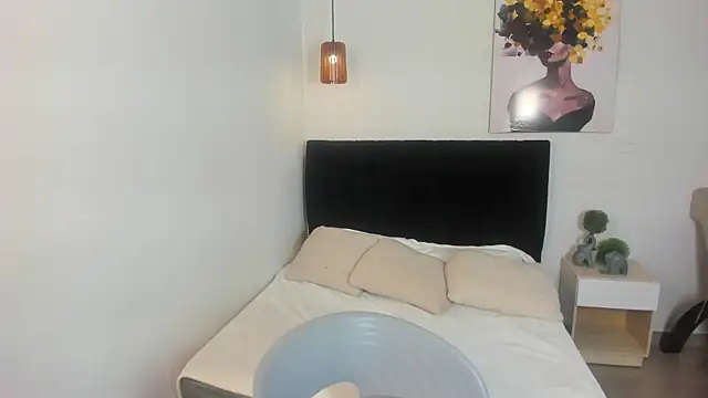 Scarlett  bell online show from 10.22.25