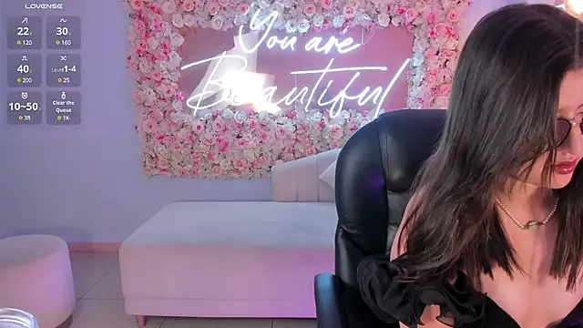 Snapshot of AmberFarrell chatting on 01.16.25 AmberFarrell online show from 01.16.25