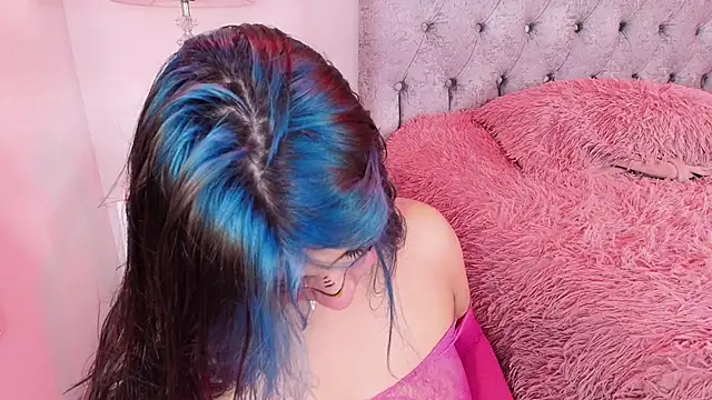 Salem skyler  online show from 10.17.25