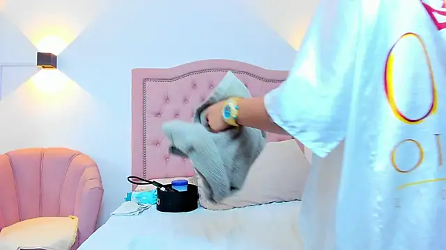 Snapshot of JulieeHabubu chatting on 09.24.25 JulieeHabubu online show from 09.24.25