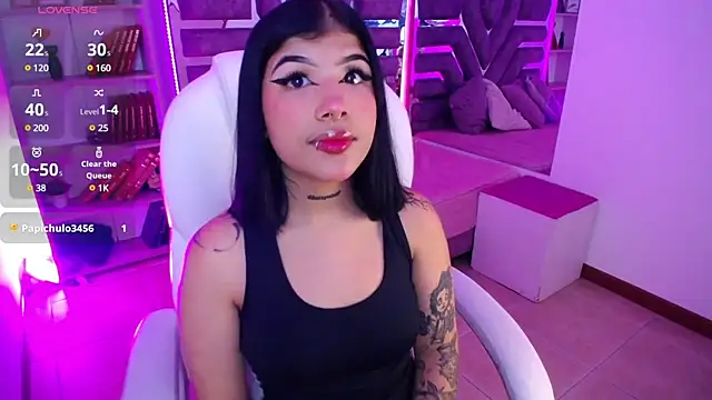 Snapshot of AliceWalker_11 chatting on 02.03.25 AliceWalker 11 online show from 02.03.25