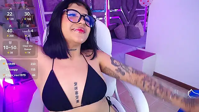 Snapshot of AliceWalker_11 chatting on 02.18.25 AliceWalker 11 online show from 02.18.25