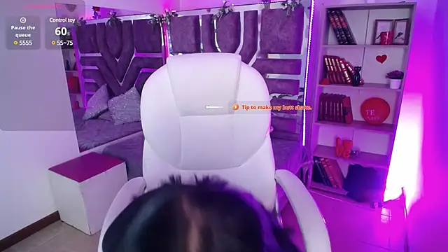 Snapshot of AliceWalker_11 chatting on 03.04.25 AliceWalker 11 online show from 03.04.25