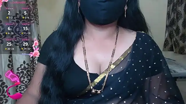 Snapshot of Queen_sakshi chatting on 11.22.25 Queen sakshi online show from 11.22.25