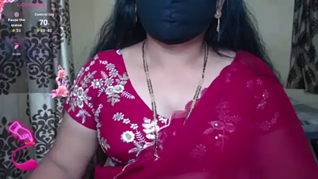 Snapshot of Queen_sakshi chatting on 11.25.25 Queen sakshi online show from 11.25.25