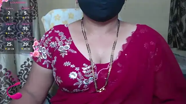 Snapshot of Queen_sakshi chatting on 11.30.25 Queen sakshi online show from 11.30.25