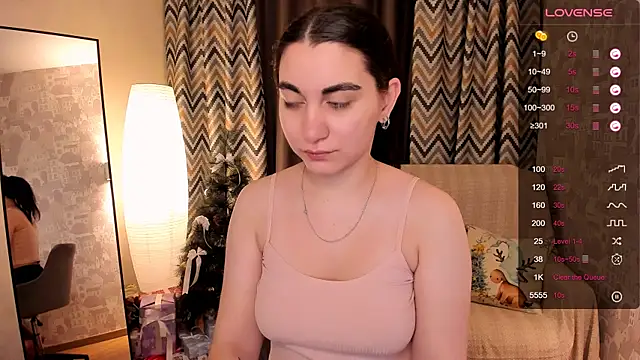 hannacheekss  online show from 12.21.24