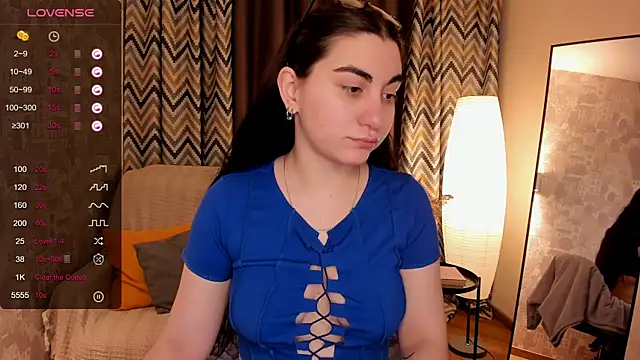 hannacheekss  online show from 02.22.25