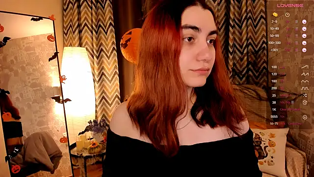 hannacheekss  online show from 10.30.25