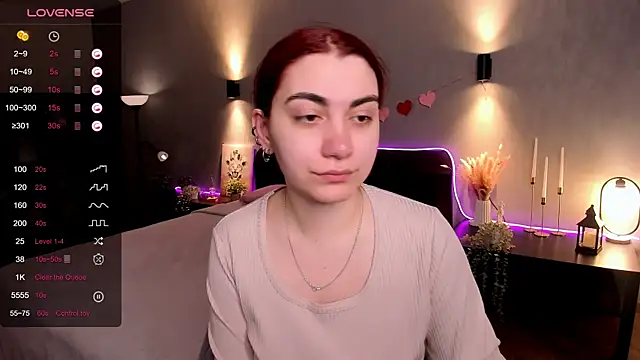 hannacheekss  online show from 04.15.26