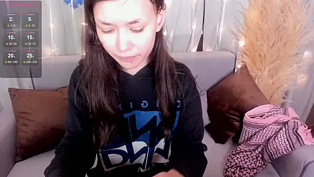 Emily Strikeee online show from 01.03.25