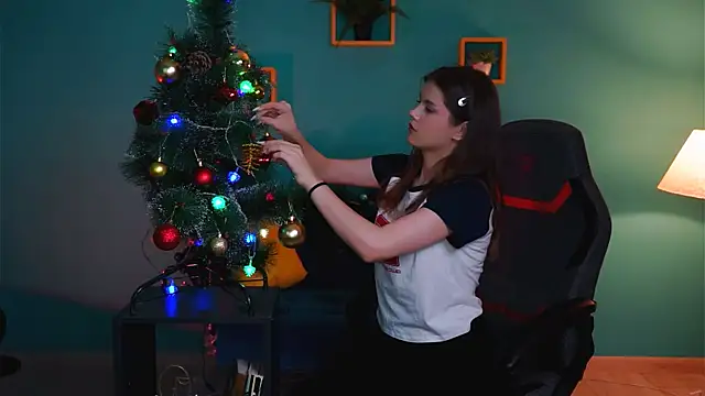 Snapshot of EvaThopson chatting on 12.04.24 EvaThopson online show from 12.04.24