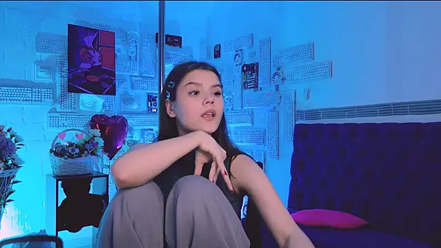 Snapshot of EvaThopson chatting on 02.28.25 EvaThopson online show from 02.28.25