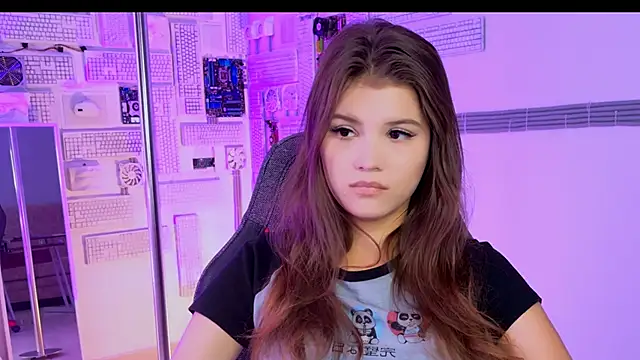 Snapshot of EvaThopson chatting on 09.19.25 EvaThopson online show from 09.19.25