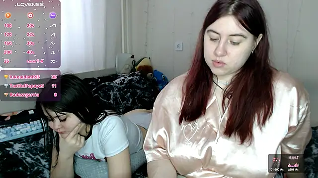 Snapshot of BettyandRich_ chatting on 02.01.25 BettyandRich online show from 02.01.25