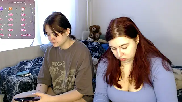 Snapshot of BettyandRich_ chatting on 03.20.25 BettyandRich online show from 03.20.25