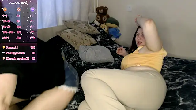 Snapshot of BettyandRich_ chatting on 03.23.25 BettyandRich online show from 03.23.25