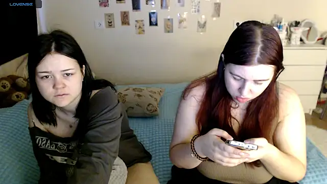 Snapshot of BettyandRich_ chatting on 10.24.25 BettyandRich online show from 10.24.25