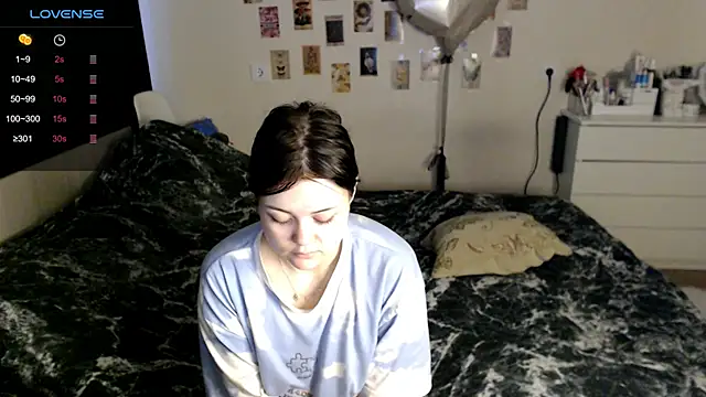 Snapshot of BettyandRich_ chatting on 10.25.25 BettyandRich online show from 10.25.25