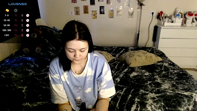 Snapshot of BettyandRich_ chatting on 10.26.25 BettyandRich online show from 10.26.25