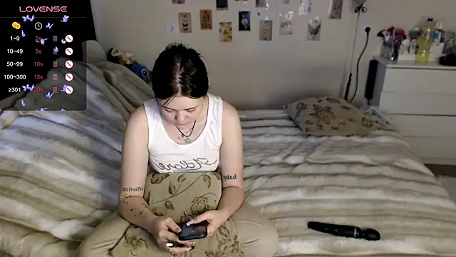 Snapshot of BettyandRich_ chatting on 11.07.25 BettyandRich online show from 11.07.25