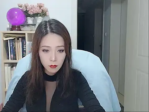 Snapshot of SuSushi728 chatting on 11.04.25 SuSushi728 online show from 11.04.25