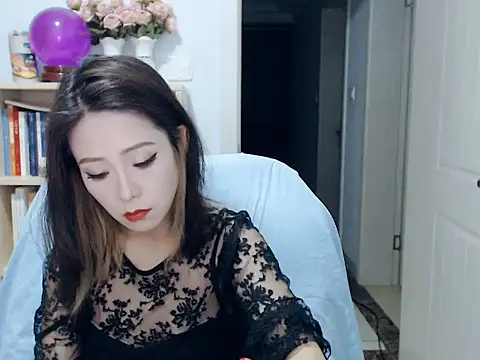 Snapshot of SuSushi728 chatting on 06.25.26 SuSushi728 online show from 06.25.26
