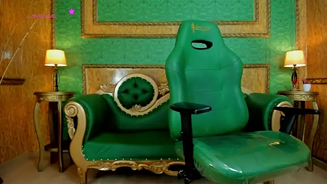 Snapshot of ArkaBella chatting on 02.15.25 ArkaBella online show from 02.15.25