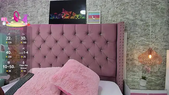 NahiaraReina online show from 02.07.25