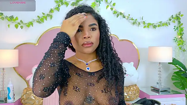 NahiaraReina online show from 10.15.25