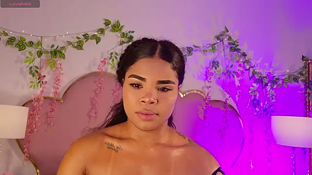 NahiaraReina online show from 03.05.26