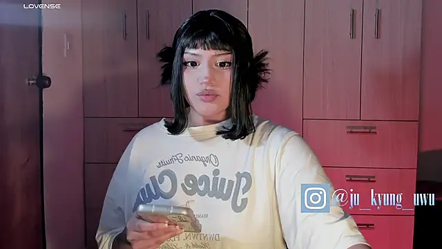 Snapshot of Ju_Kyung chatting on 01.02.25 Ju Kyung online show from 01.02.25