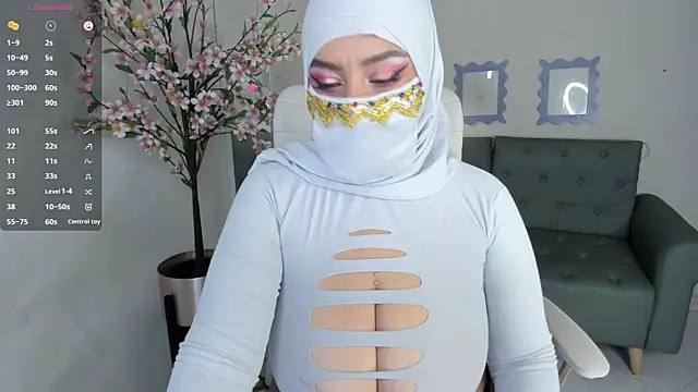 Snapshot of cloe_sirena chatting on 09.17.25 cloe sirena online show from 09.17.25