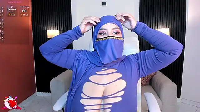 Snapshot of cloe_sirena chatting on 10.14.25 cloe sirena online show from 10.14.25