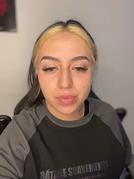 AnnikaMerliahh  online show from 10.31.25