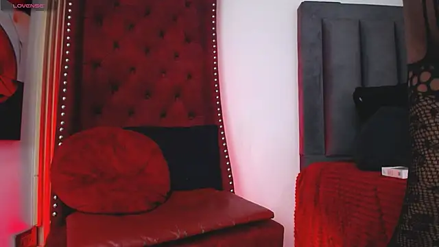 Snapshot of BiancaAntonelli chatting on 04.27.26 BiancaAntonelli online show from 04.27.26