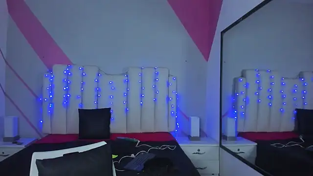 Snapshot of Salome_rouse1 chatting on 11.24.25 Salome rouse1 online show from 11.24.25