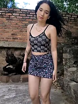 sweet outdoor charm online show from 10.08.25