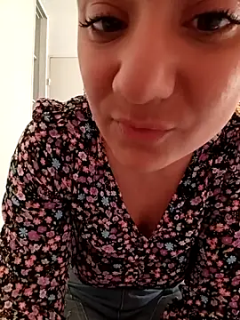Snapshot of Nell-X chatting on 05.19.26 Nell-X online show from 05.19.26