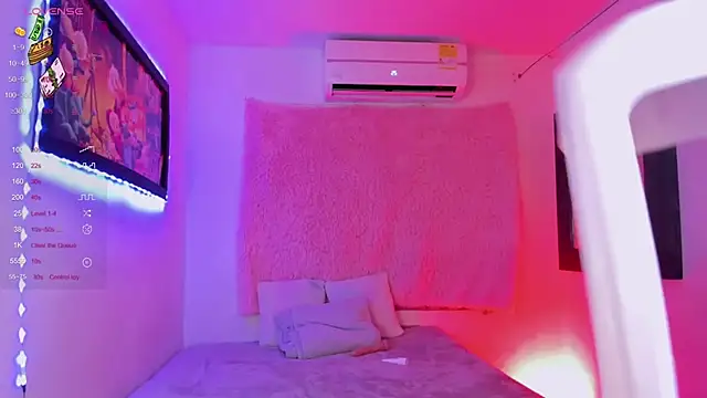 Snapshot of AndreaSweet_ chatting on 09.17.25 AndreaSweet online show from 09.17.25