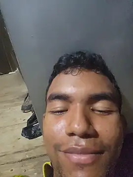 Snapshot of Reynold2608 chatting on 05.17.26 Reynold2608 online show from 05.17.26