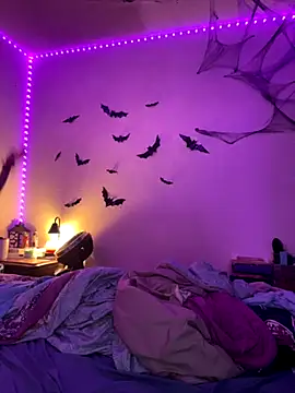 Snapshot of Nina-Chick777 chatting on 10.31.25 Nina-Chick777 online show from 10.31.25