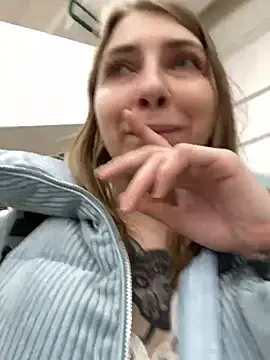 Snapshot of Sunny___Bunny chatting on 12.04.24 Sunny Bunny online show from 12.04.24