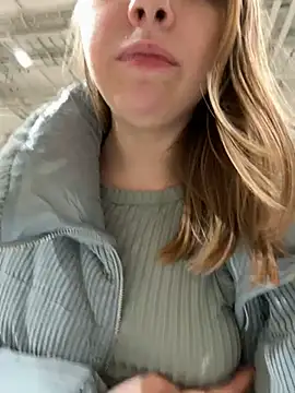 Snapshot of Sunny___Bunny chatting on 12.16.24 Sunny Bunny online show from 12.16.24