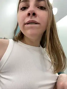 Snapshot of Sunny___Bunny chatting on 12.29.24 Sunny Bunny online show from 12.29.24