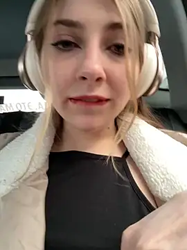 Snapshot of Sunny___Bunny chatting on 01.21.25 Sunny Bunny online show from 01.21.25