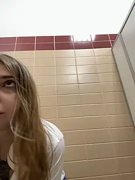 Snapshot of Sunny___Bunny chatting on 01.22.25 Sunny Bunny online show from 01.22.25