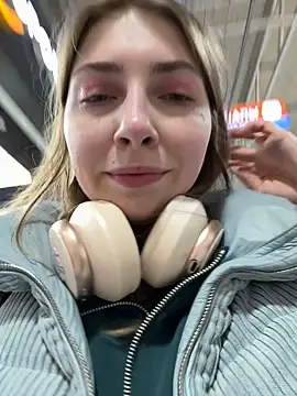 Snapshot of Sunny___Bunny chatting on 03.18.25 Sunny Bunny online show from 03.18.25