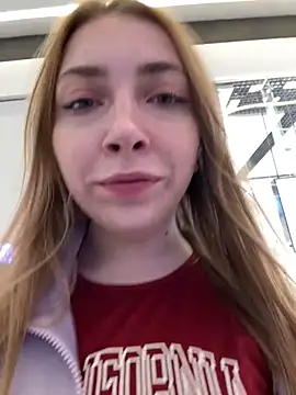 Snapshot of Sunny___Bunny chatting on 09.18.25 Sunny Bunny online show from 09.18.25